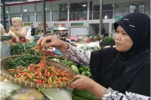 Salah seorang pedagang cabai di pasar baru Kuningan.